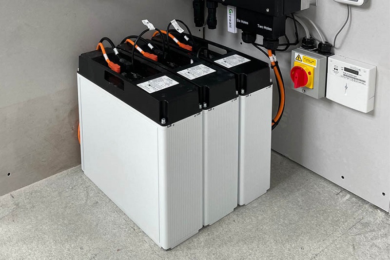 Advantages and disadvantages of battery storage for solar